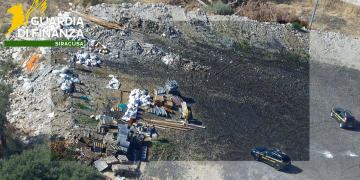 Rifiuti interrati fino a far alzare il terreno di alcuni metri – VIDEO