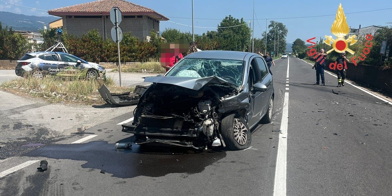 Incidente stradale a Lamezia Terme, due feriti trasportati all’ospedale