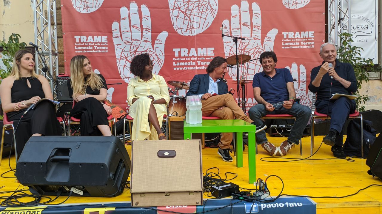 «Non c’è accoglienza senza lo Stato e la società». Il monito di don Giacomo Panizza all’anteprima di Trame – VIDEO