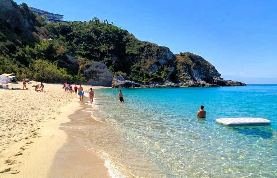 Un’App per prenotare gratis le spiagge libere