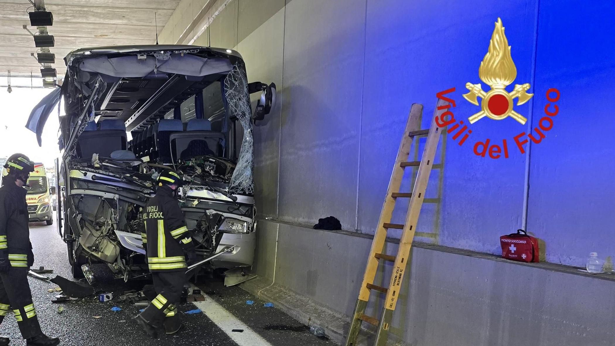 Bus scolaresca contro un tir, morta una maestra
