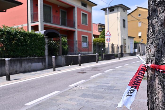 «Aiuto, sono stata accoltellata». Colpita in strada chiama il 112 prima di morire