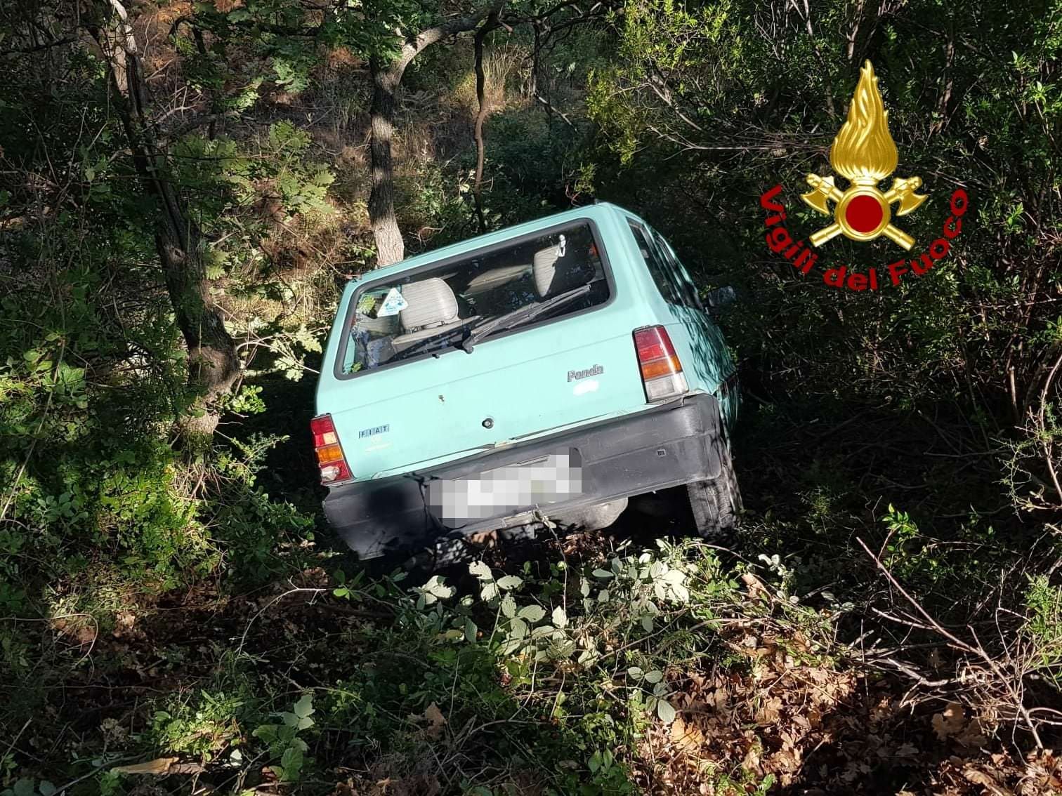 Finisce con l'auto in un burrone: un ferito a Chiaravalle
