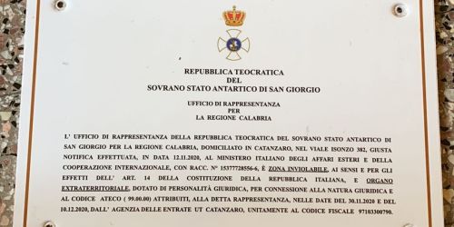 La truffa dello "Stato teocratico Antartico" (che non esiste): terreni venduti al Polo Sud e finti sgravi fiscali, 12 arresti - NOMI
