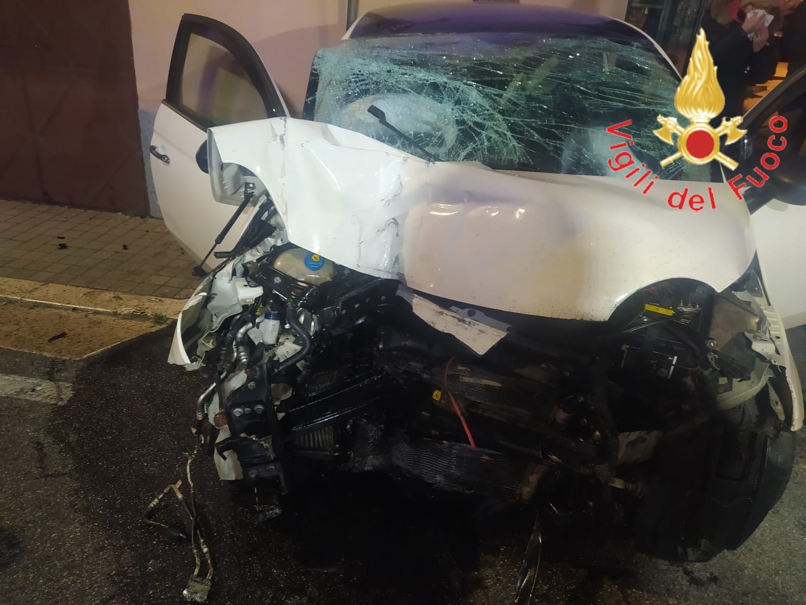 Lamezia, auto contro un muro: ferito un giovane