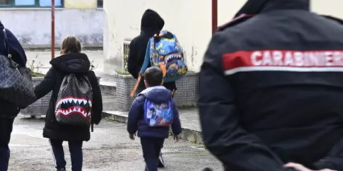 abusi docente arrestata