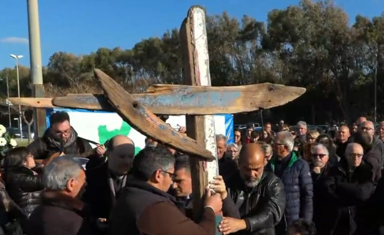 Un anno dalla tragedia di Cutro, la Regione organizza una giornata commemorativa