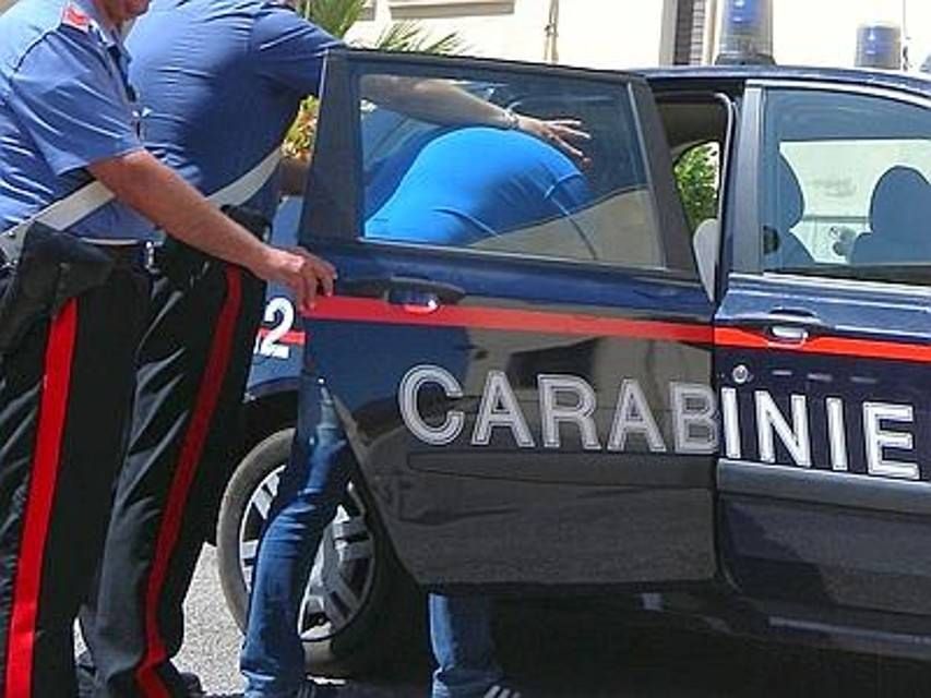 Deteneva illegalmente una pistola e munizioni, arrestato 66enne