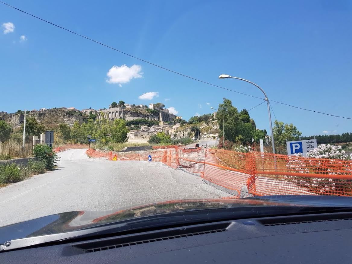 La strada (chiusa) di Gerace e la sicurezza di Gratteri
