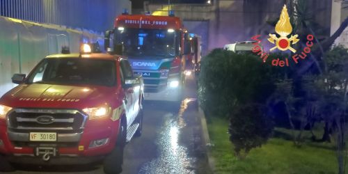 Dramma sfiorato nel carcere minorile di Catanzaro. Fuoco nelle celle, evacuati 18 detenuti
