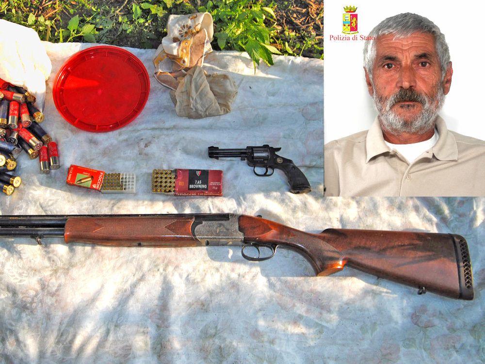 Nascondeva armi e munizioni