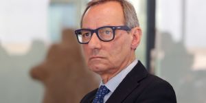 Limitazioni all’aeroporto di Reggio, il sindaco Battaglia: «La città non deve rimanere isolata»