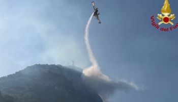 Nuovo incendio nella notte a Maratea. Fiamme da tre giorni anche tra Praia a Mare e Tortora