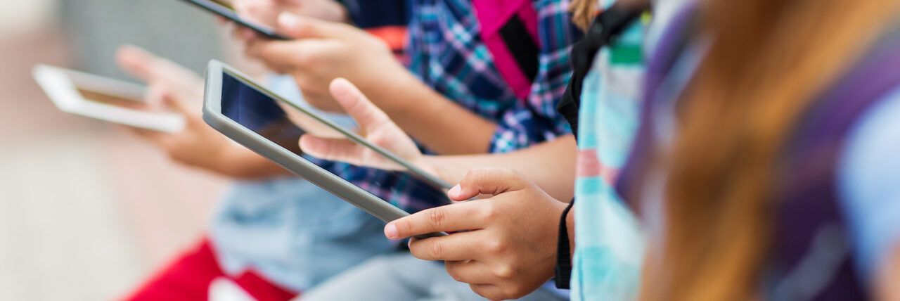 Diffondevano immagini di abusi su bimbi, nei guai sette ragazzini