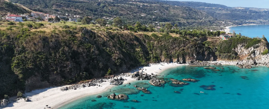 In Calabria due delle spiagge più belle d’Europa per il 2025 – VIDEO