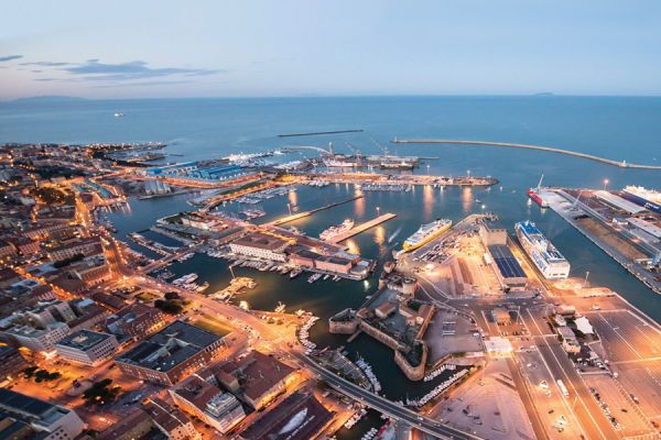 In carcere tre portuali a Livorno: complici delle cosche nel traffico di droga