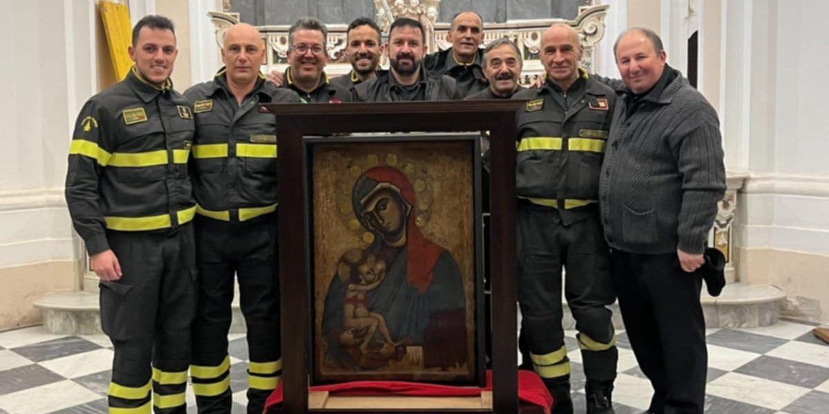 Cosenza, spostata l’icona della Madonna del Pilerio: dopo la celebrazione il restauro