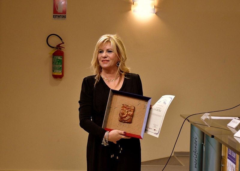 "Vetri d'anima" della poetessa La Rosa tra premi e presentazioni d'eccezione