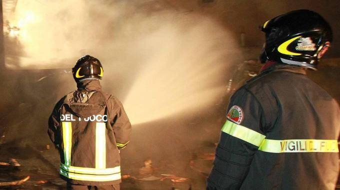 Catanzaro, incendiato nuovamente l'ex Mercatone