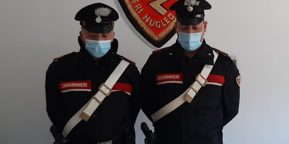 Cosenza, arrestati due giovani per detenzione di eroina