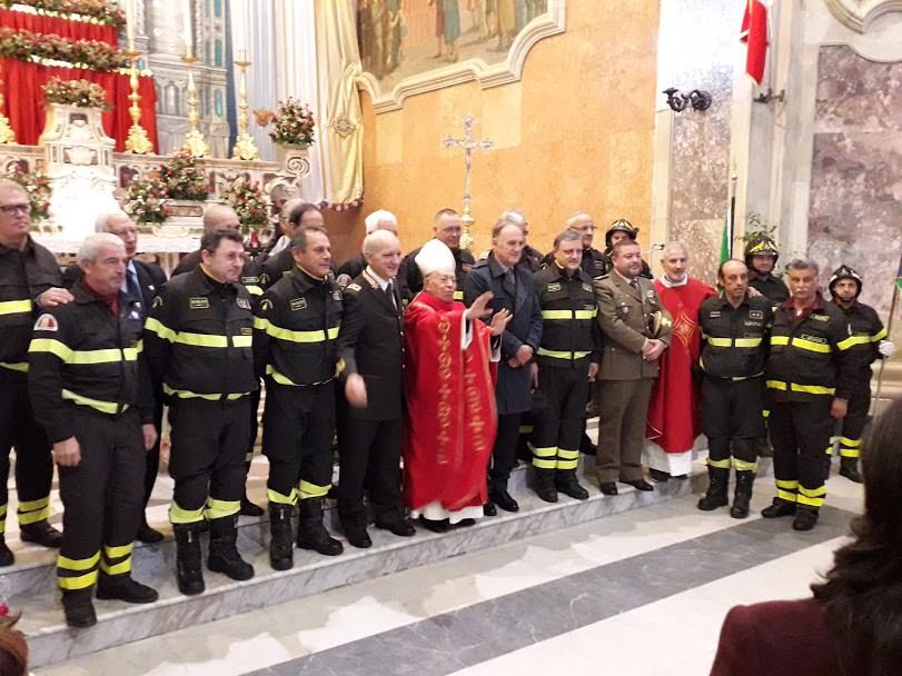 Catanzaro, i Vigili del fuoco rendono omaggio a Santa Barbara