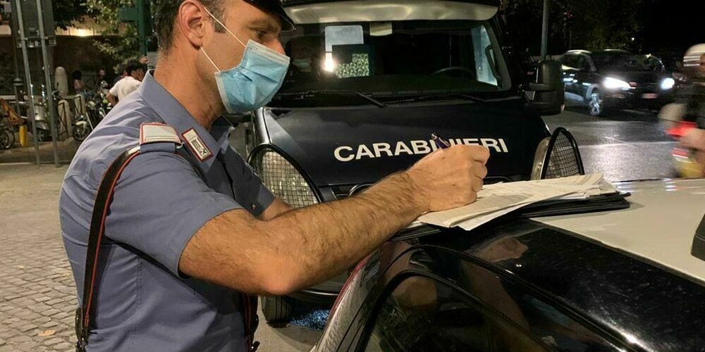 Assembramento nel bar con i poliziotti, il legale: «Nessuno è stato multato»
