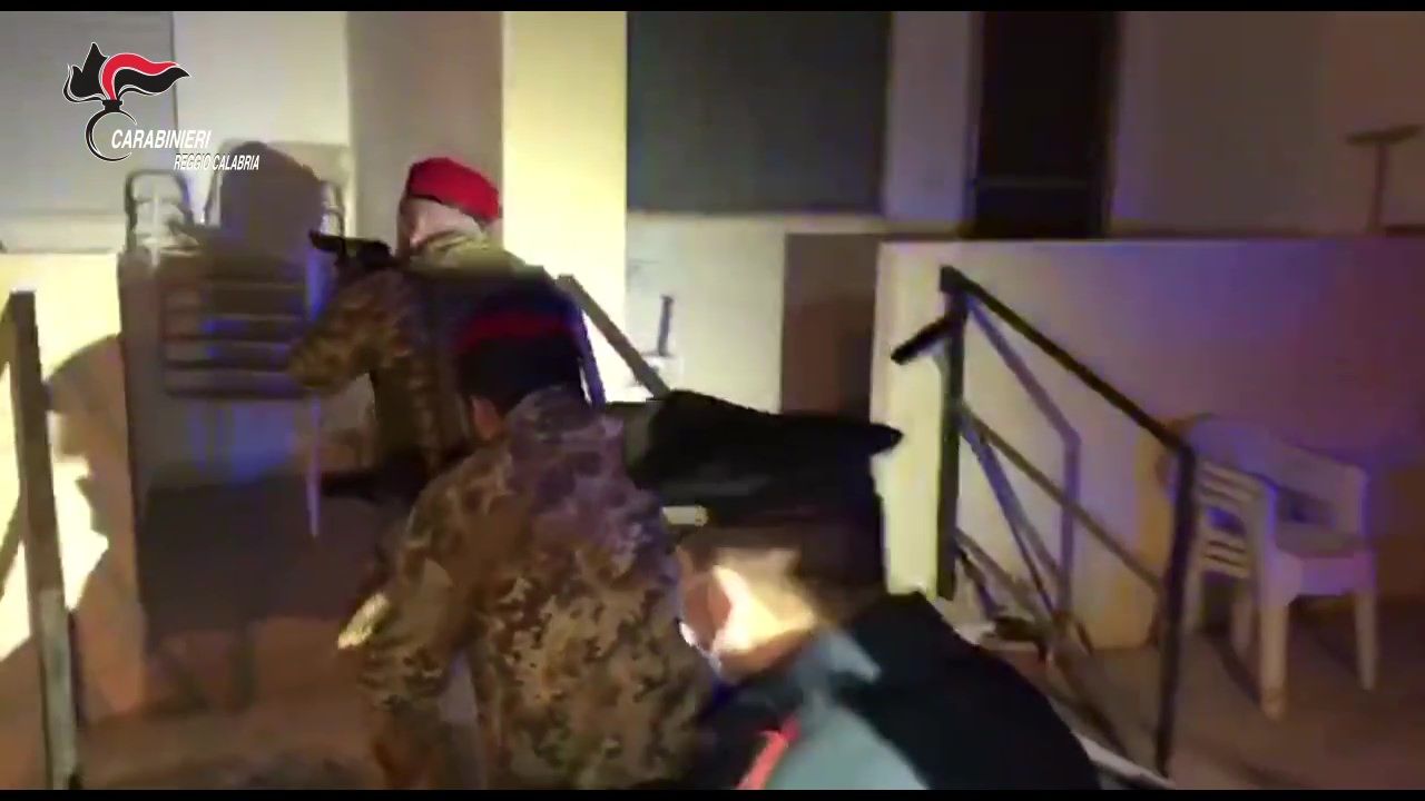 Viola le prescrizioni anti-Coronavirus, arrestato il latitante di ‘ndrangheta Cesare Antonio Cordì – VIDEO