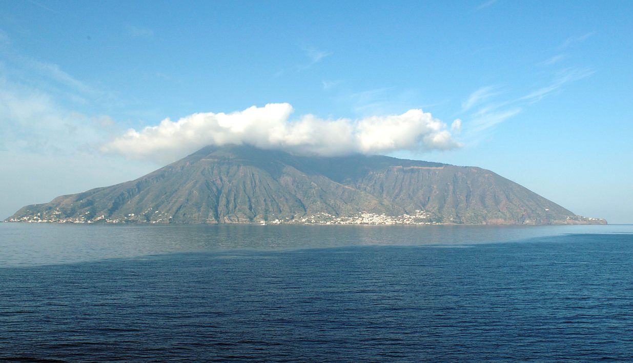 Collegamenti tra Reggio e Isole Eolie, Catalfamo: «Raggiunta l'intesa per il potenziamento»
