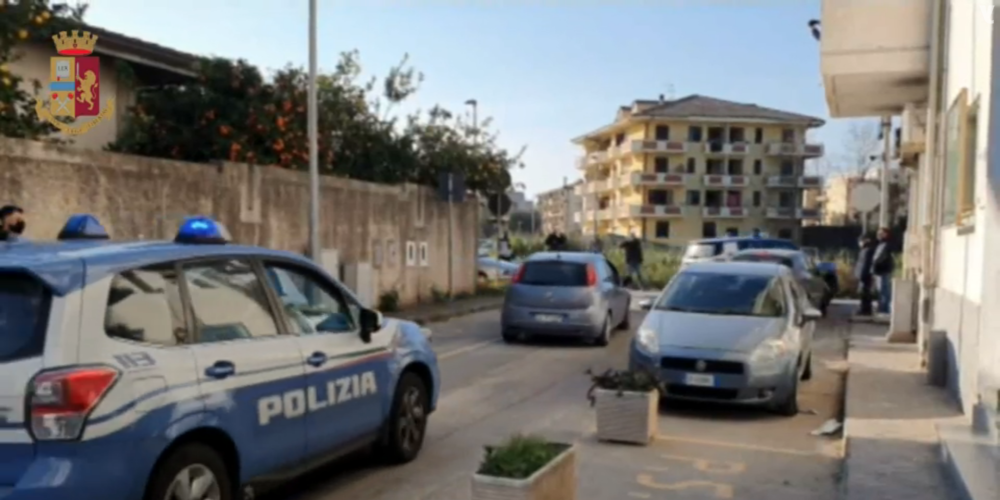 I “caporali” e il sistema per lo «sfruttamento e controllo» sui braccianti dell’ex baraccopoli