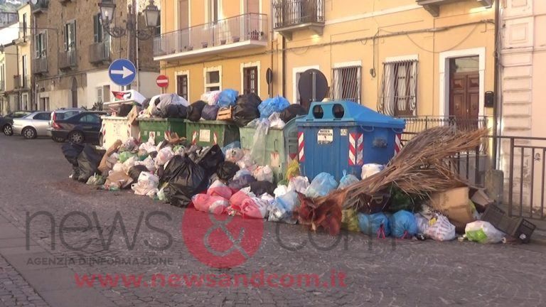 Lamezia invasa dai rifiuti – VIDEO