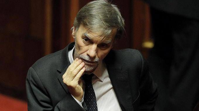 «Delrio ha stretto la mano al boss di Cutro»