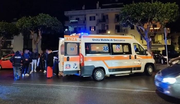 Corigliano Rossano, investe due donne e scappa via