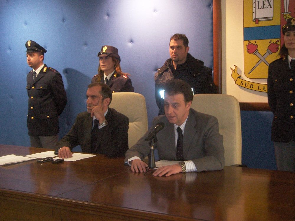 Sbancata a Reggio la "centrale della truffa"