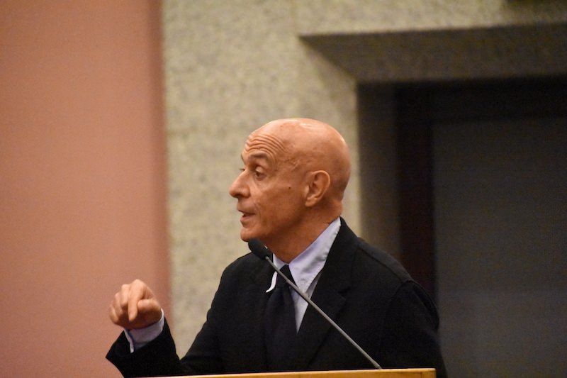 Minniti: «Le mafie votano e fanno votare. Ora basta»