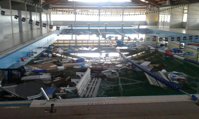 Serra, piscina comunale nel mirino dei vandali