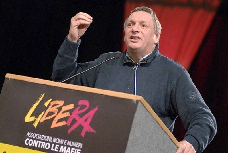 «Don Ciotti secondino»