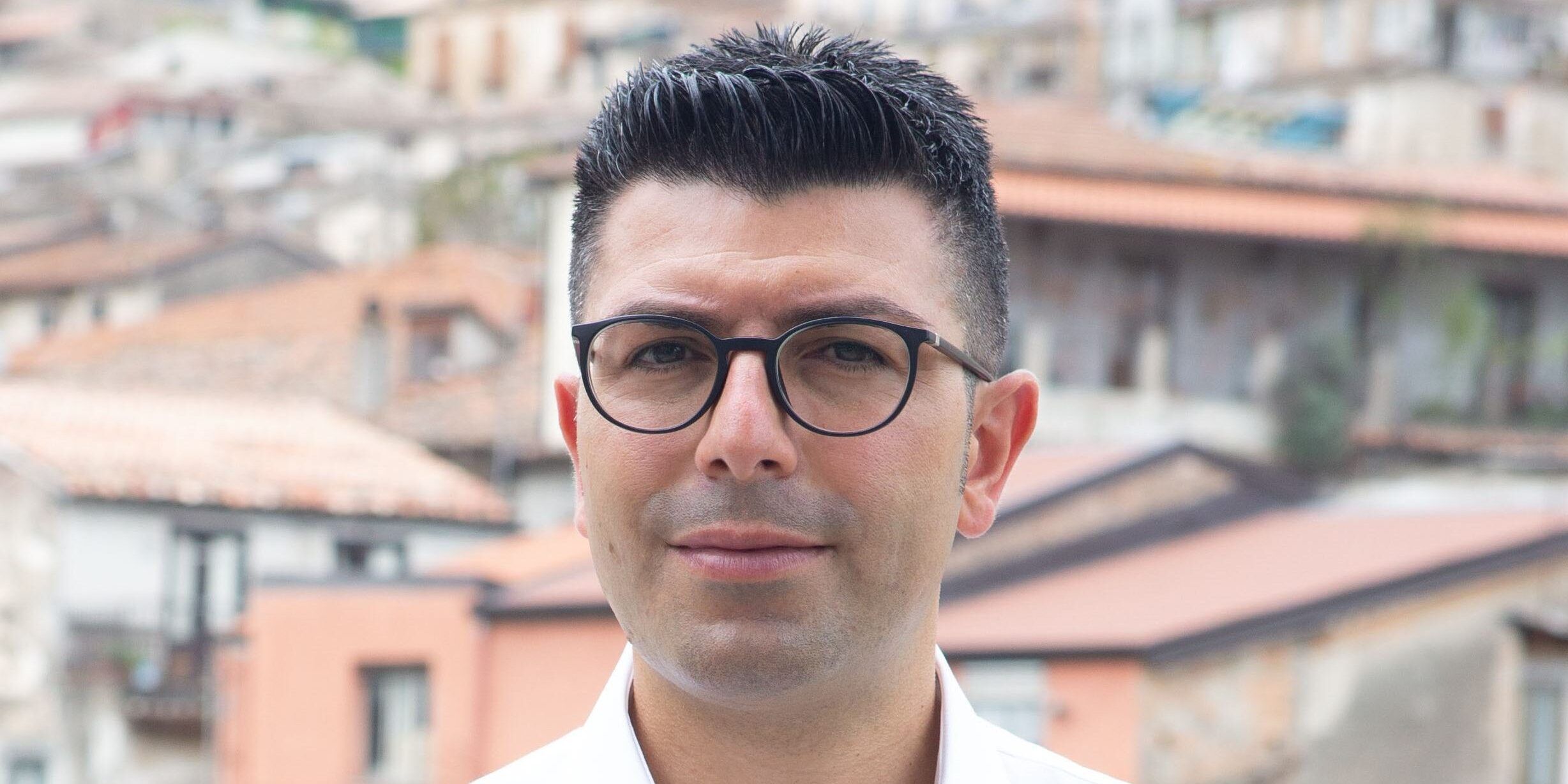 Cosenza, FdI: «Città viva grazie a Occhiuto, ma fatti passi indietro con Caruso»