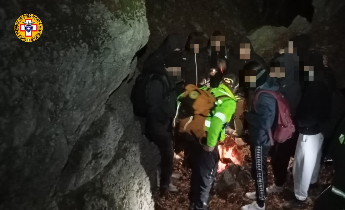 Nove escursionisti si perdono sul Pollino, salvati dal soccorso alpino