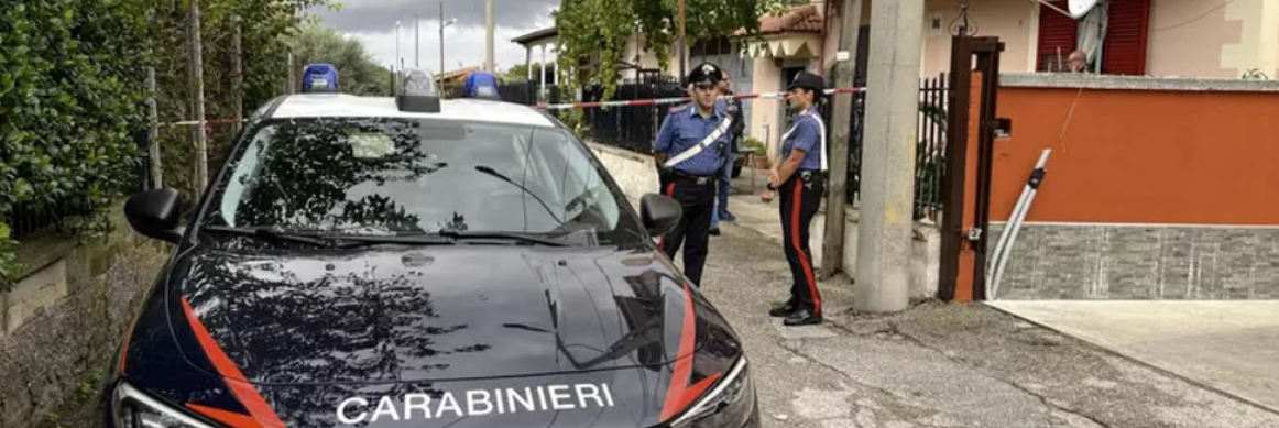 Strangola la moglie davanti ai figli, 30enne fermato nel Casertano