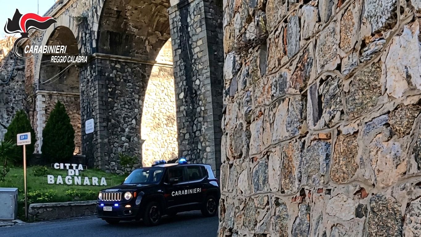 Bagnara, 17enne ferito alla testa da un colpo di pistola: arrestati due coetanei per tentato omicidio