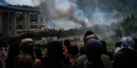 No Tav, assalto al cantiere della Torino-Lione
