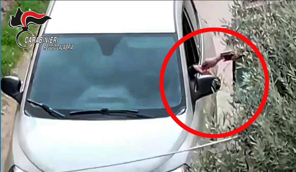 Gioiosa Jonica, scoperto un drive-in dello spaccio di cocaina