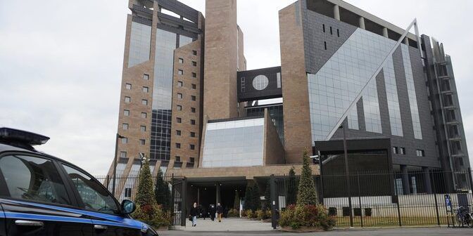 Toscana, confiscati 5 milioni a un imprenditore legato ai Gallace e ai Grande Aracri