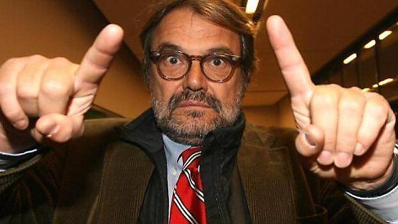 Vibo, Toscani nega un selfie: «Potresti essere mafioso»