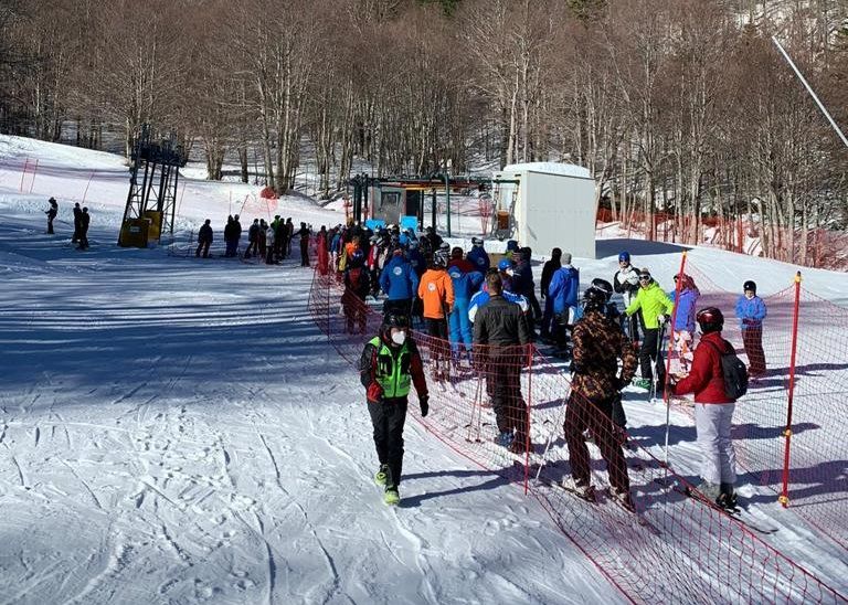 Neve e sole, piste affollate in Sila