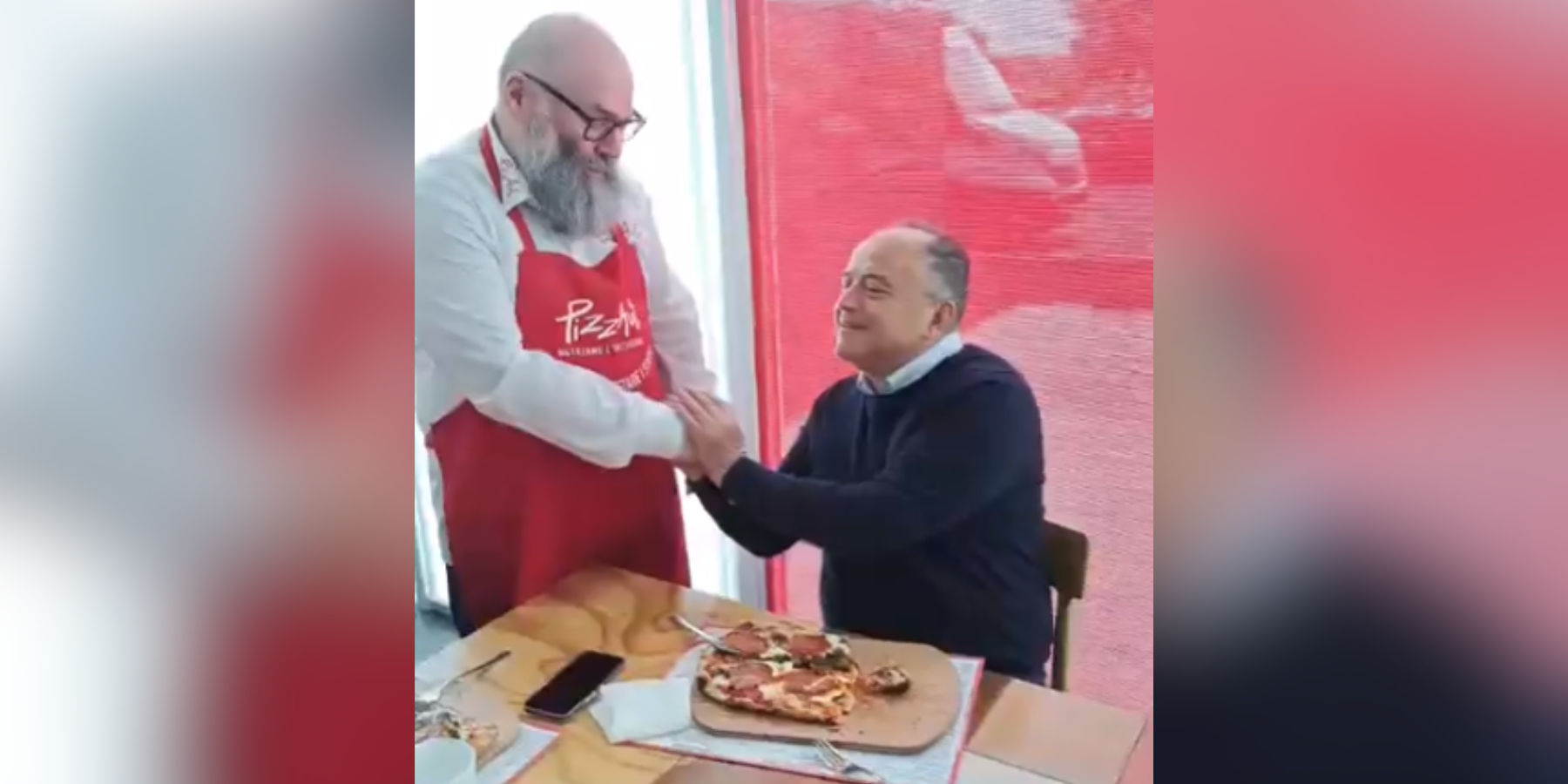 I ragazzi di “PizzAut” dedicano una pizza a Nicola Gratteri – VIDEO