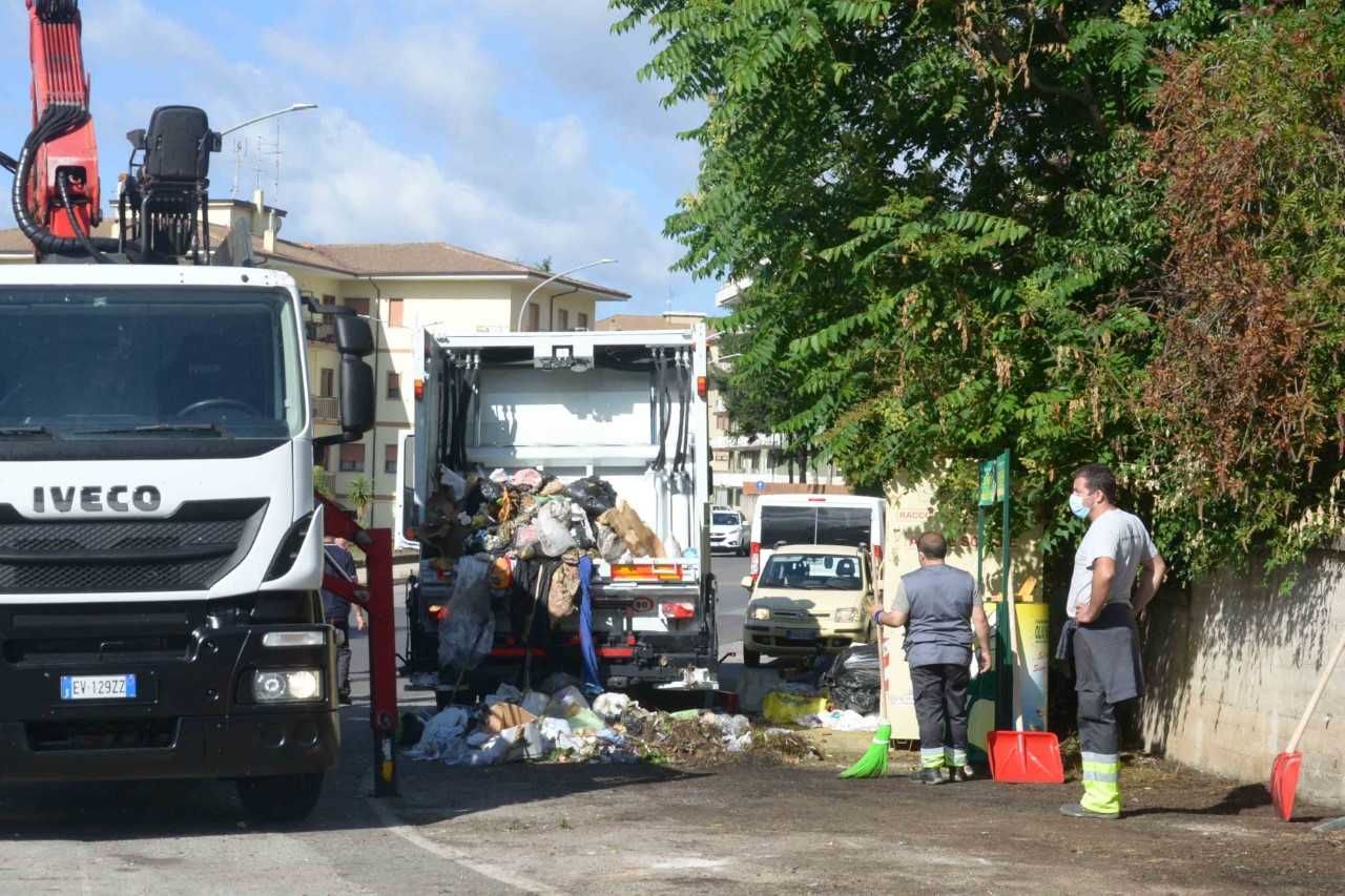 Emergenza rifiuti a Vibo, sbloccato il conferimento degli indifferenziati