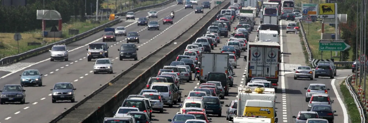 Esodo estivo, da oggi bollino rosso per il ponte di Ferragosto – VIDEO