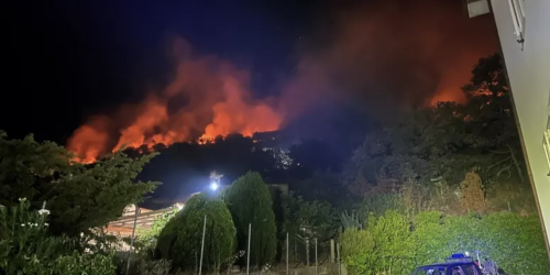 Fiamme e paura nella notte, 40 abitazioni evacuate nel Foggiano