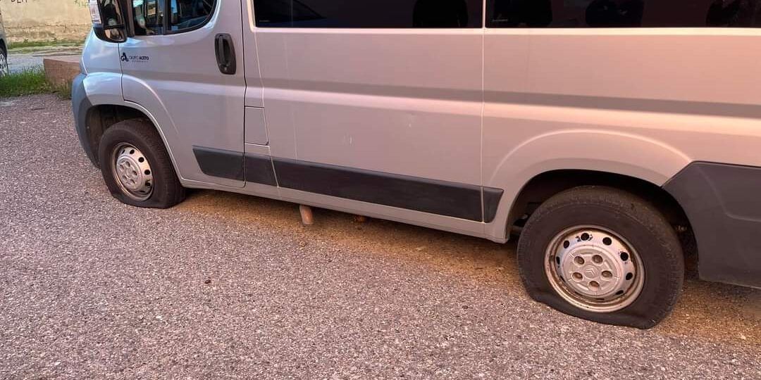 Isola Capo Rizzuto, danneggiato mezzo di una coop per il trasporto dei disabili: responsabile individuato